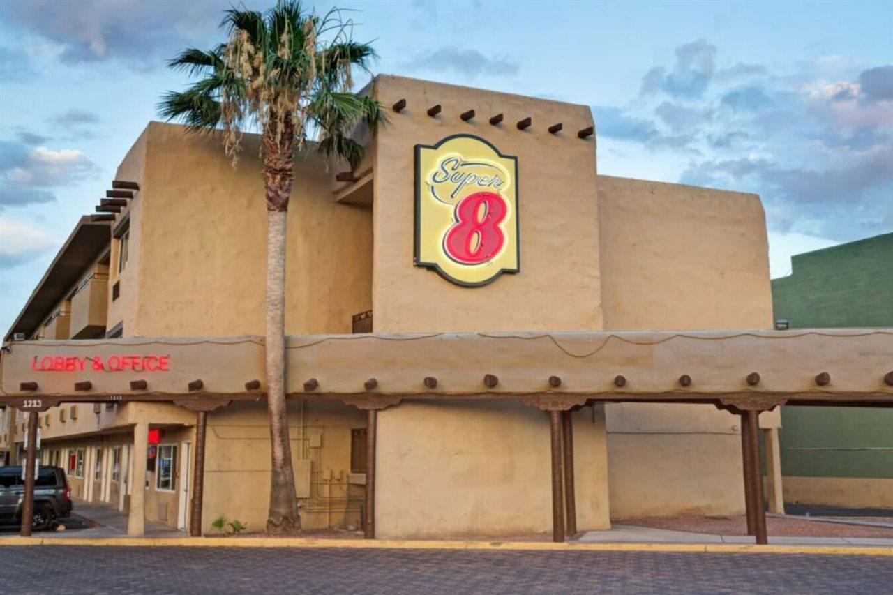 Super 8 By Wyndham Las Vegas North Strip/Fremont St. Area Zewnętrze zdjęcie