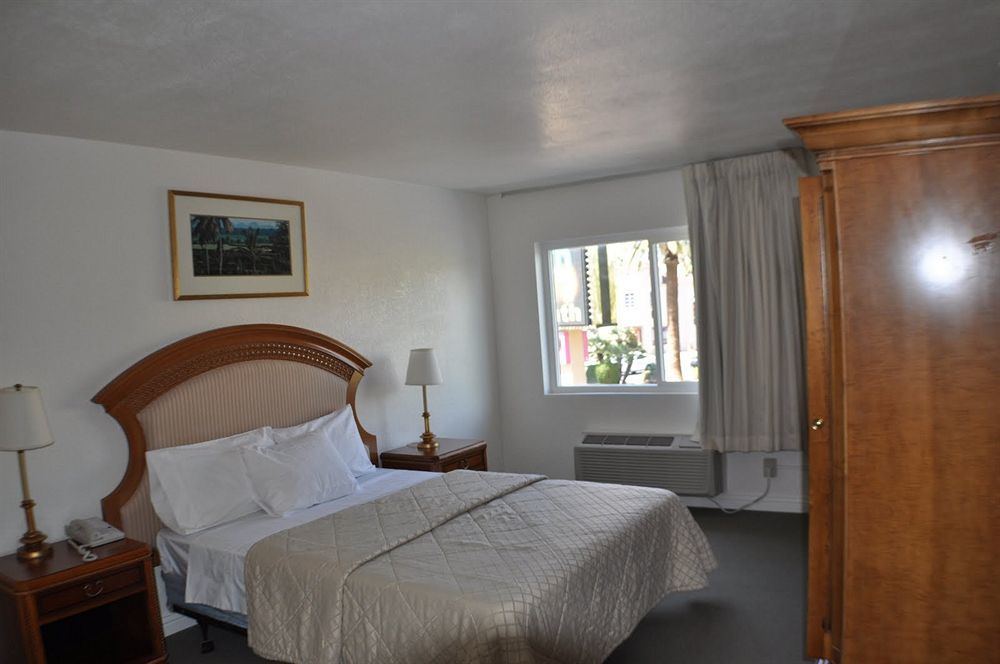 Super 8 By Wyndham Las Vegas North Strip/Fremont St. Area Zewnętrze zdjęcie