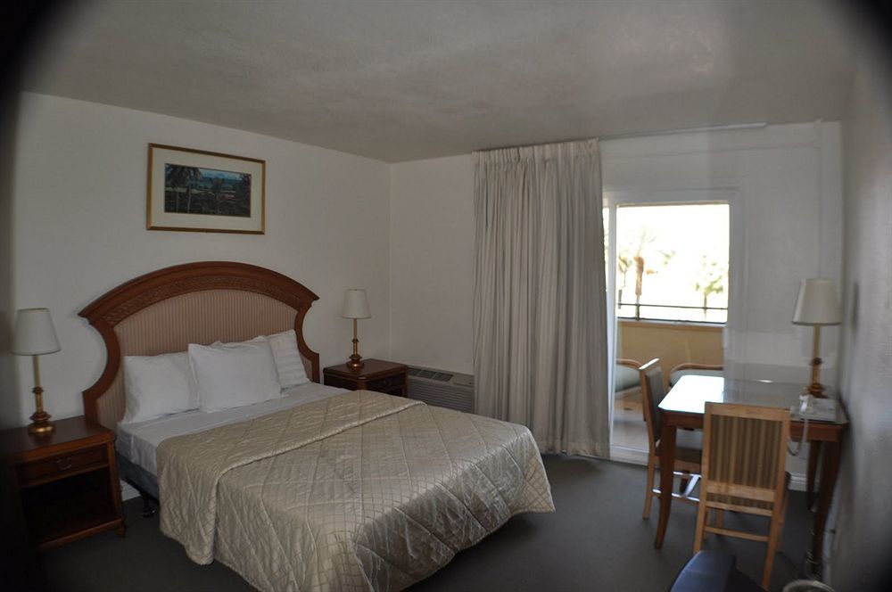 Super 8 By Wyndham Las Vegas North Strip/Fremont St. Area Zewnętrze zdjęcie