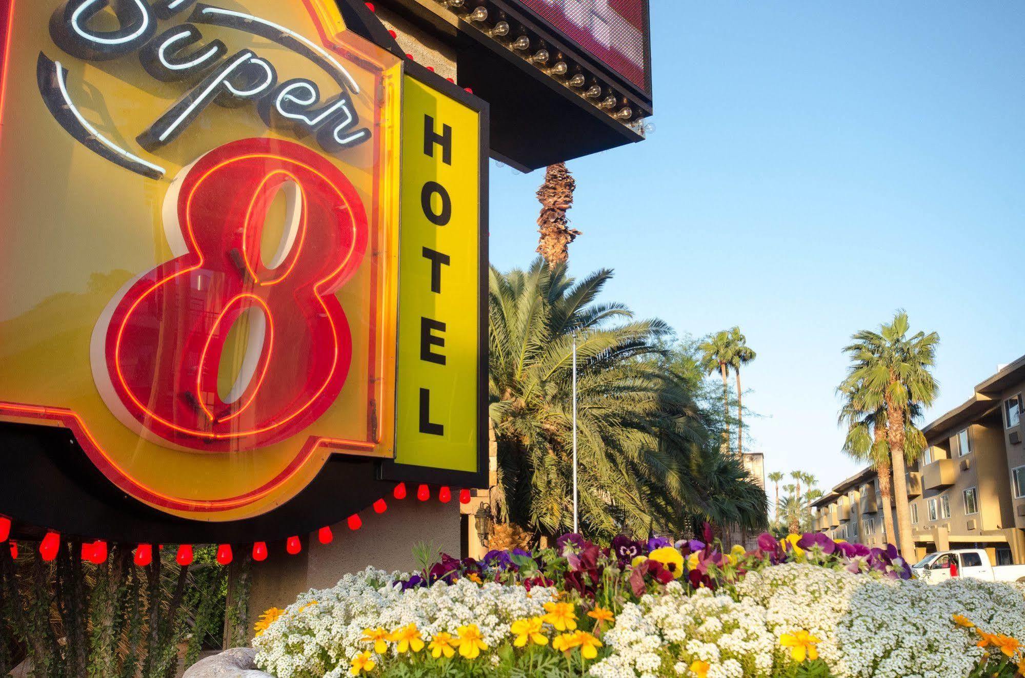 Super 8 By Wyndham Las Vegas North Strip/Fremont St. Area Zewnętrze zdjęcie