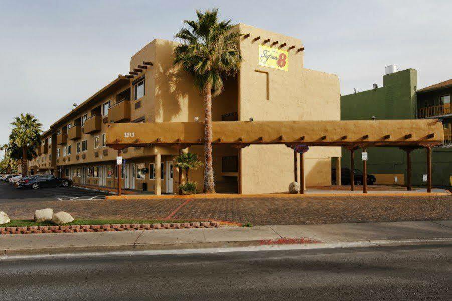 Super 8 By Wyndham Las Vegas North Strip/Fremont St. Area Zewnętrze zdjęcie