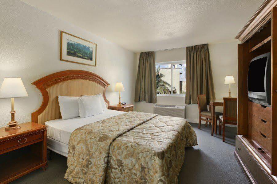 Super 8 By Wyndham Las Vegas North Strip/Fremont St. Area Zewnętrze zdjęcie